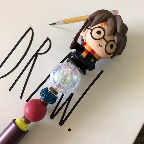Harry Potter: Harry Potter with wand handmade beaded pen - Picture 1 of 3